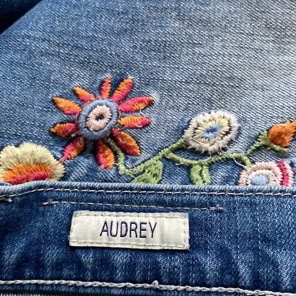 DRIFTWOOD Blue Jeans with Colorful Embroidery - Picture 4 of 12